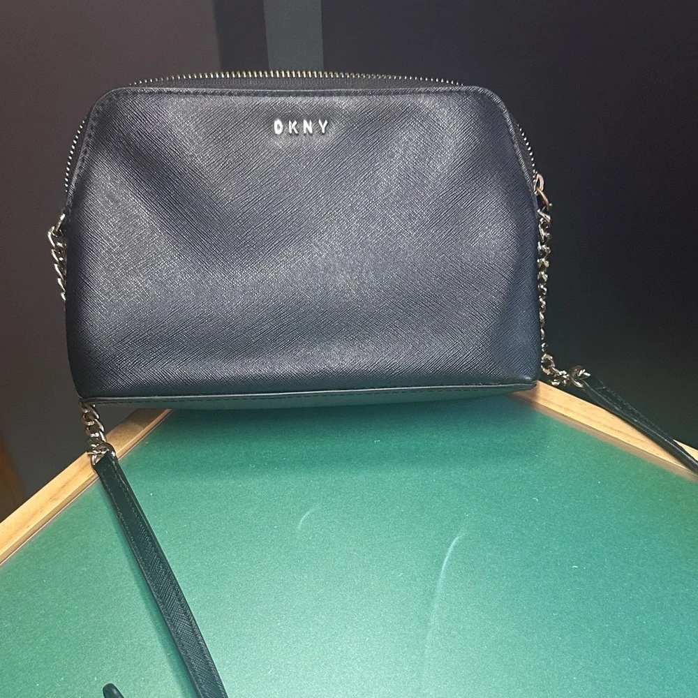 DKNY Black Crossbody Bag with Gold Chain - Picture 4 of 16